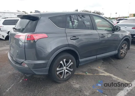 2017 Toyota Rav4 Le z USA, uszkodzony, nr VIN JTMZFREV8HJ721235